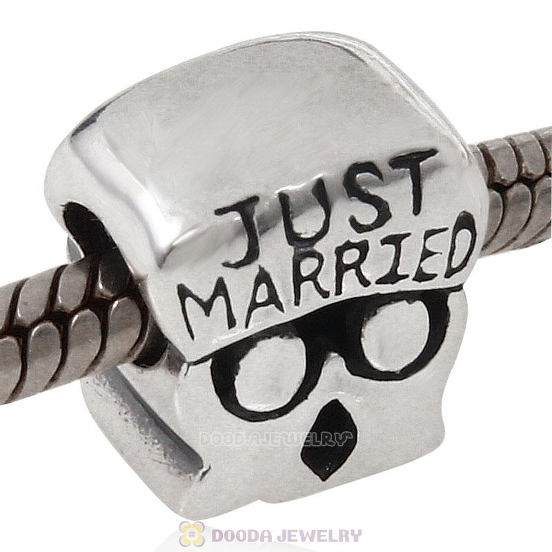925 Sterling Silver Couple Holding Just Married Banner Charm Bead