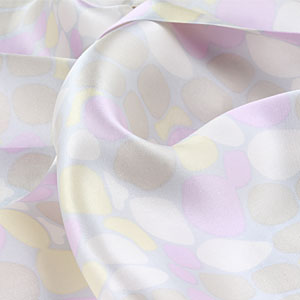 The detailed picture of silk square scarf